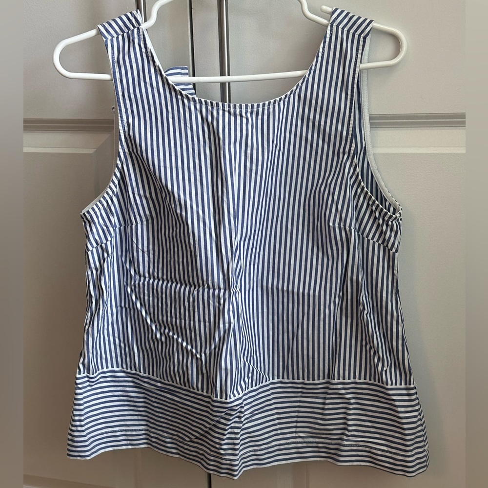 Vineyard Vines bow-back seersucker top